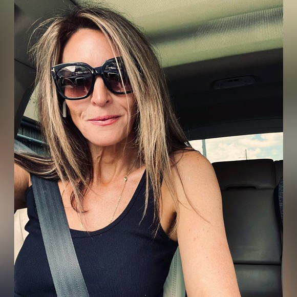 Meet your Posher, Jennifer - Picture 3 of 3